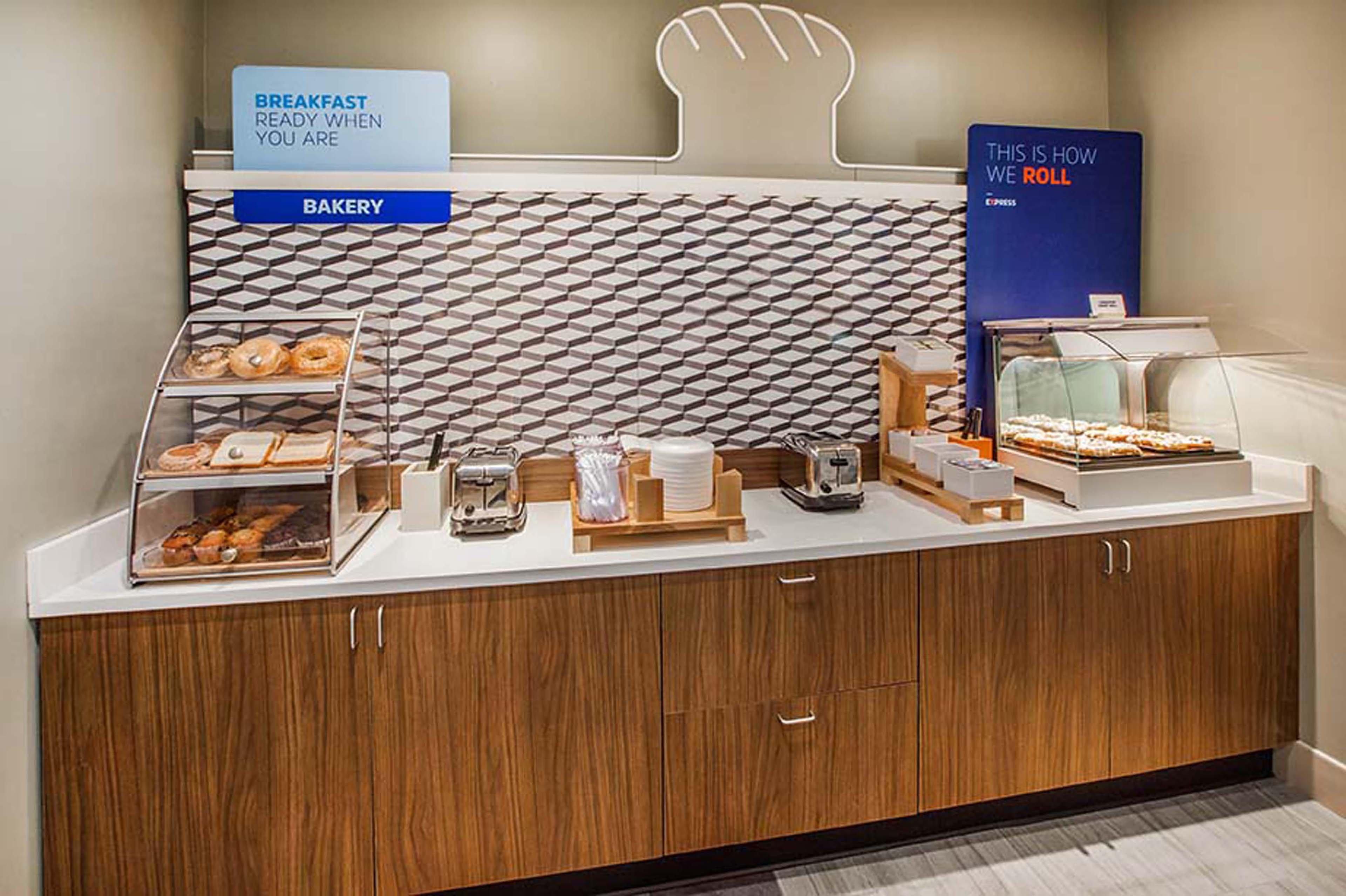 Holiday Inn Express & Suites - Lexington W - Versailles By Ihg Экстерьер фото